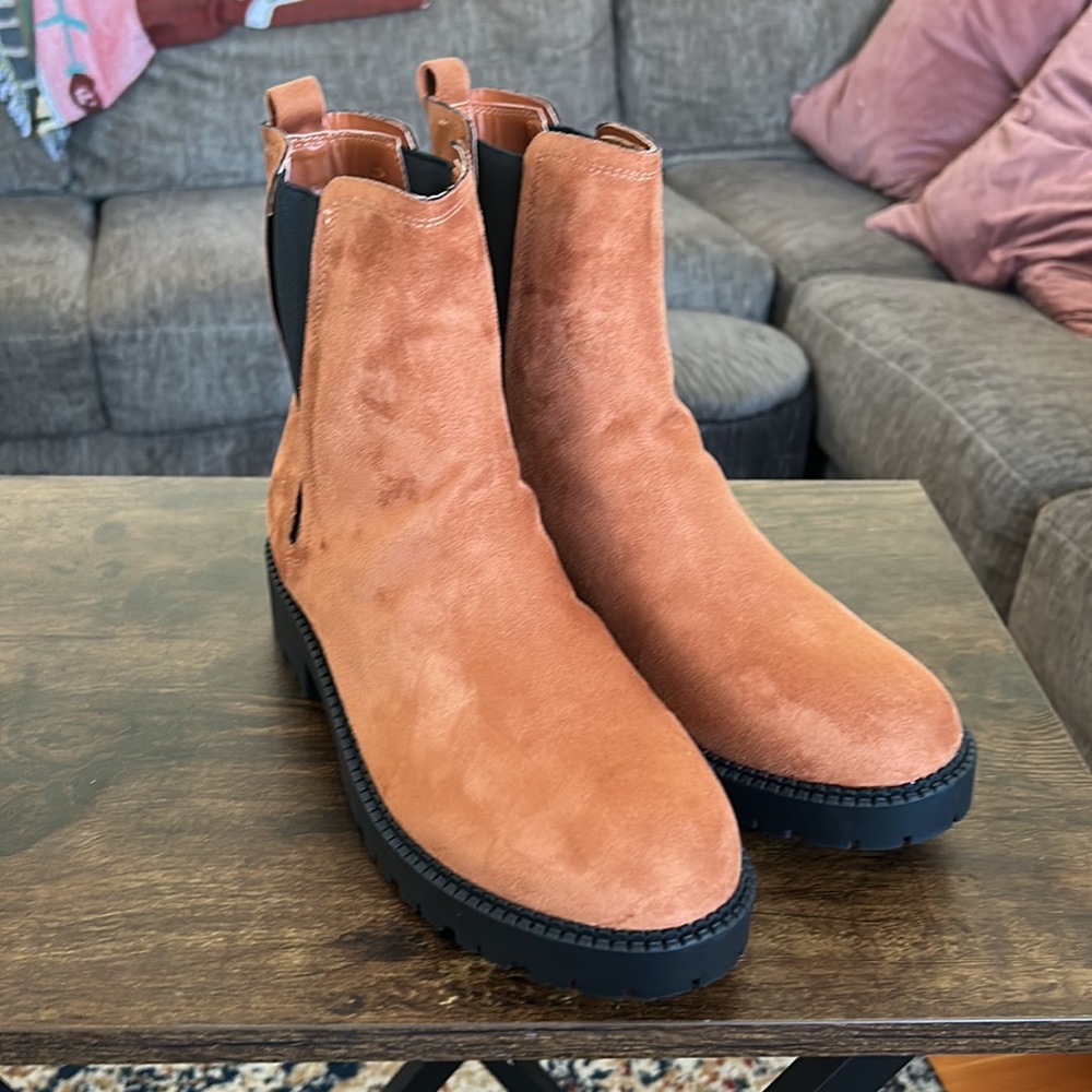 Chelsea Boot - Picture 5 of 6